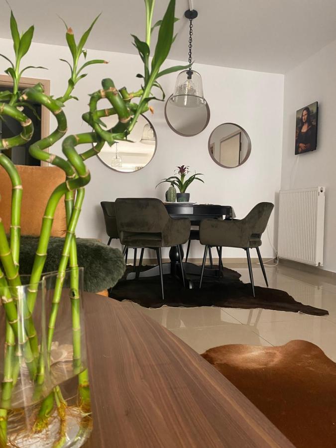 Little John Luxury Apartment พีเรียส ภายนอก รูปภาพ