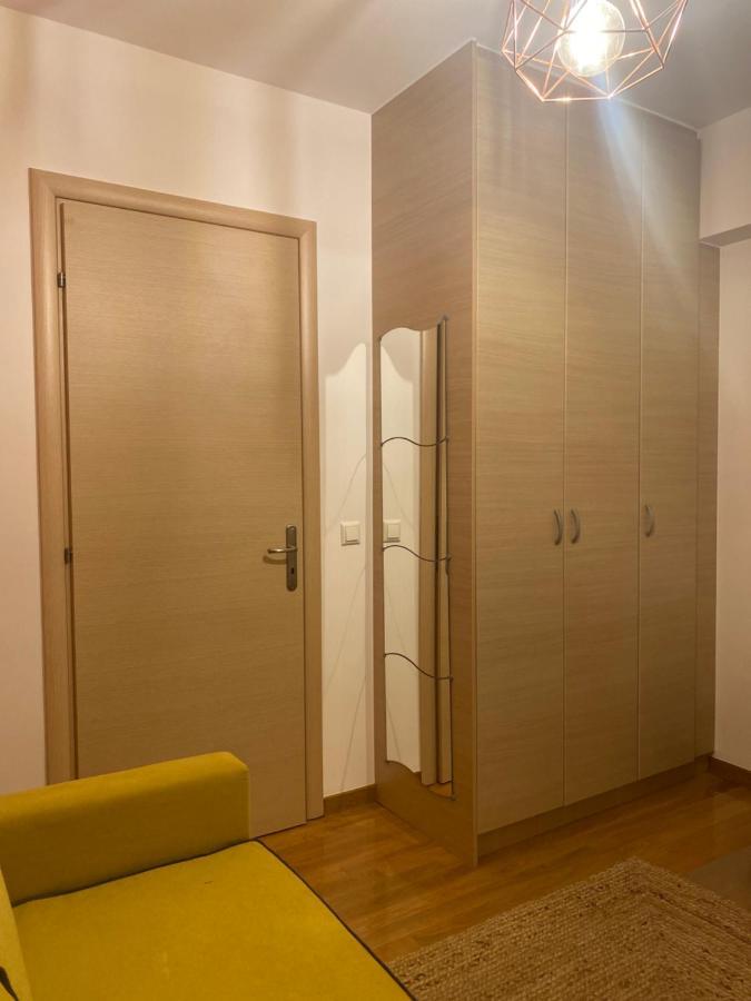 Little John Luxury Apartment พีเรียส ภายนอก รูปภาพ