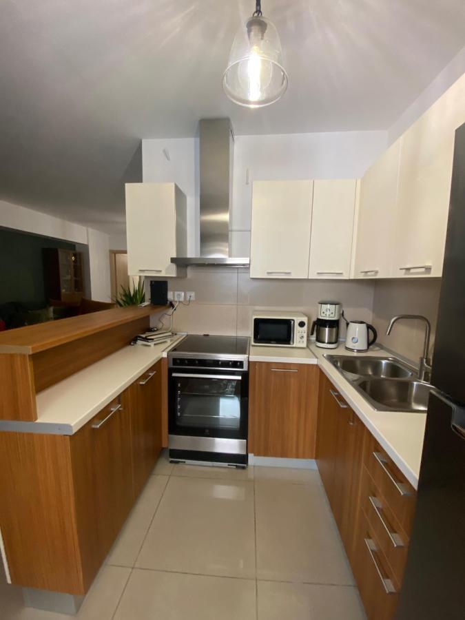 Little John Luxury Apartment พีเรียส ภายนอก รูปภาพ
