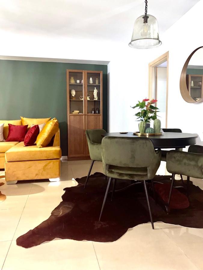 Little John Luxury Apartment พีเรียส ภายนอก รูปภาพ