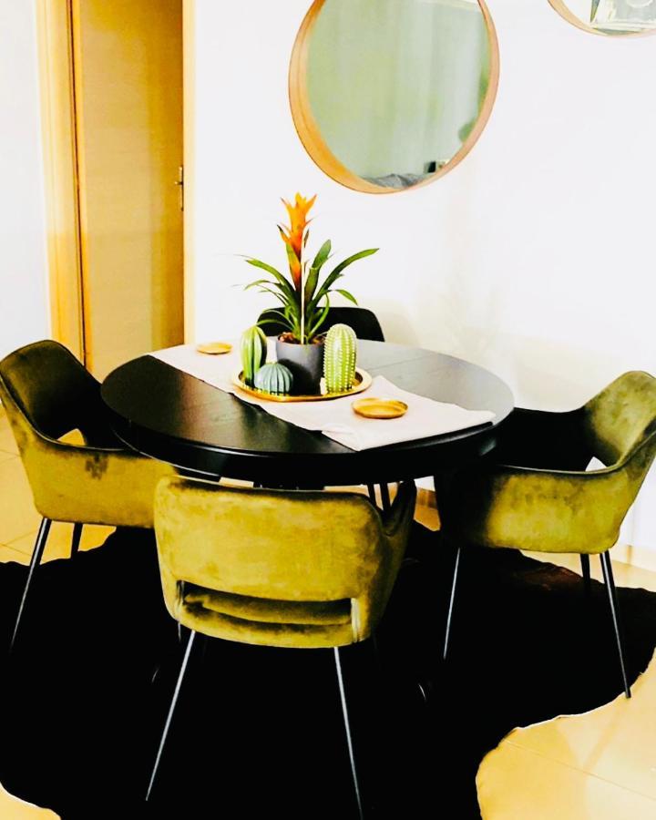 Little John Luxury Apartment พีเรียส ภายนอก รูปภาพ