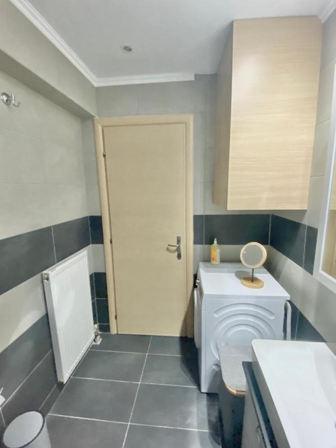 Little John Luxury Apartment พีเรียส ภายนอก รูปภาพ