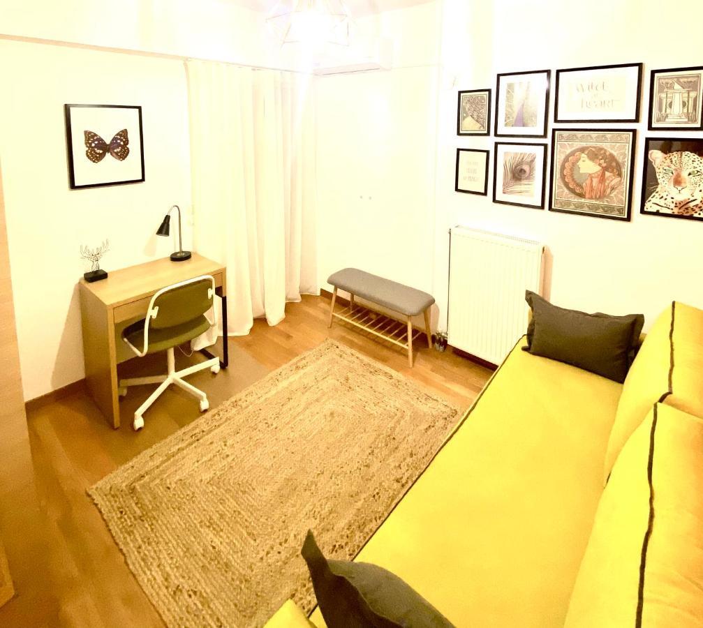 Little John Luxury Apartment พีเรียส ภายนอก รูปภาพ