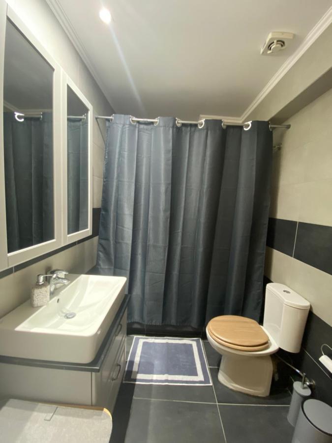 Little John Luxury Apartment พีเรียส ภายนอก รูปภาพ