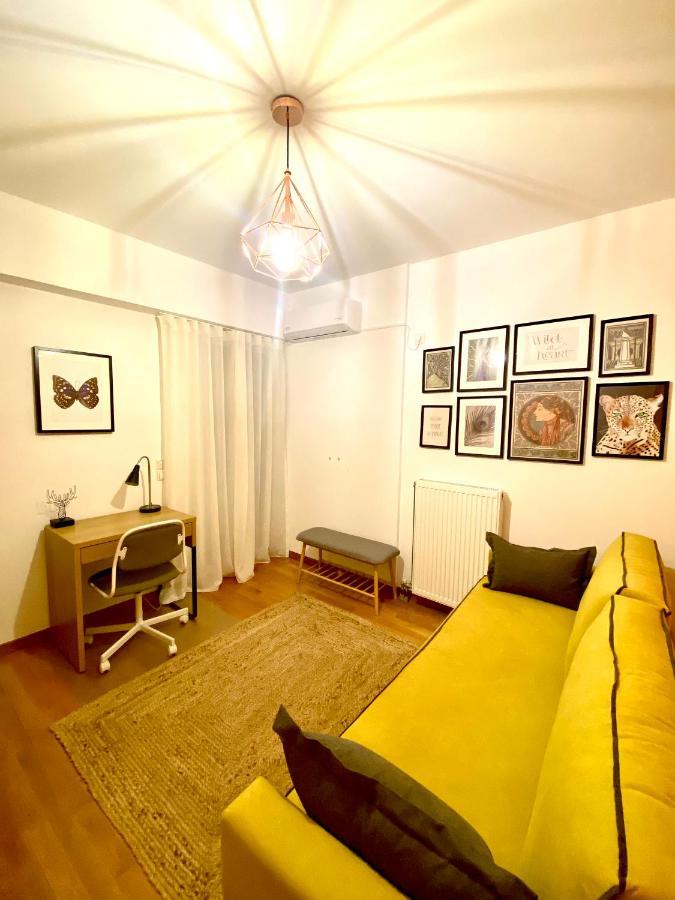 Little John Luxury Apartment พีเรียส ภายนอก รูปภาพ
