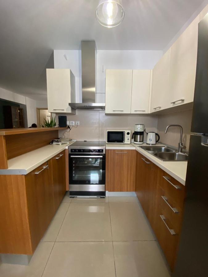Little John Luxury Apartment พีเรียส ภายนอก รูปภาพ