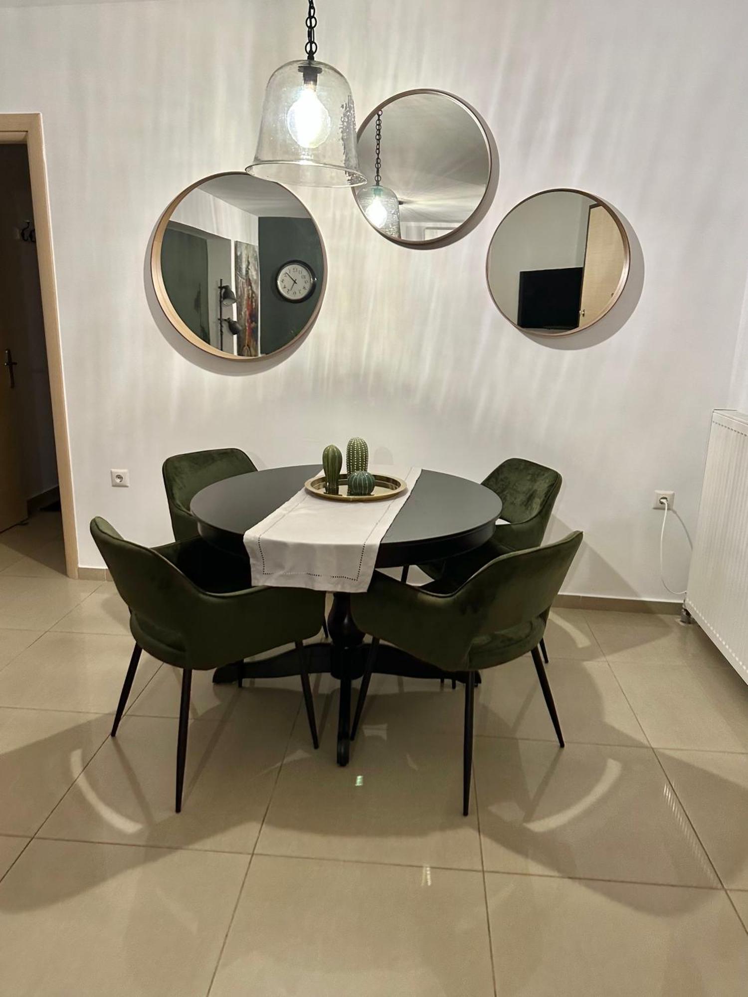 Little John Luxury Apartment พีเรียส ภายนอก รูปภาพ